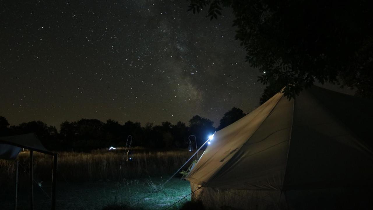 La Toile Sous Les Etoiles 호텔 Charron  외부 사진